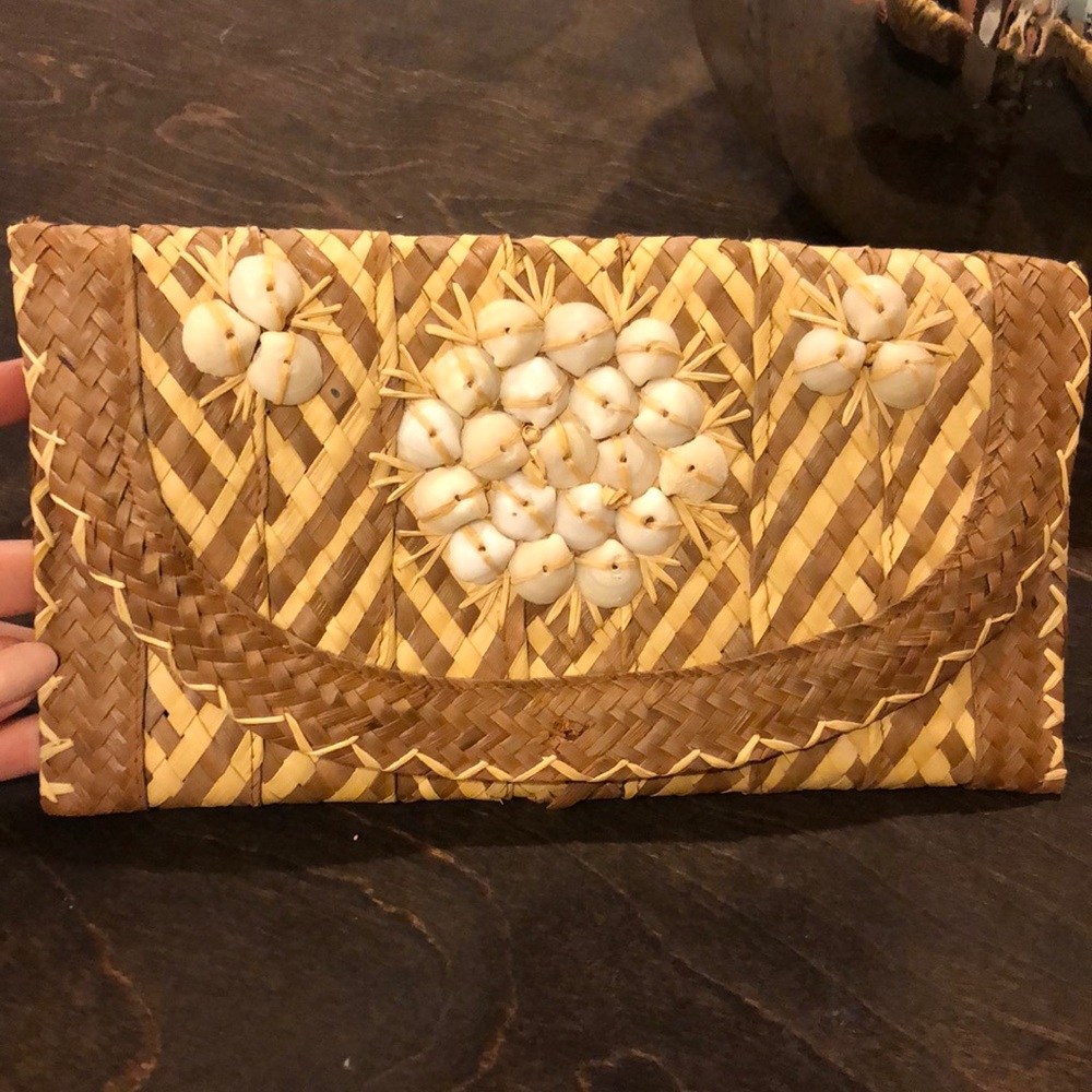 Wicker shell clutch